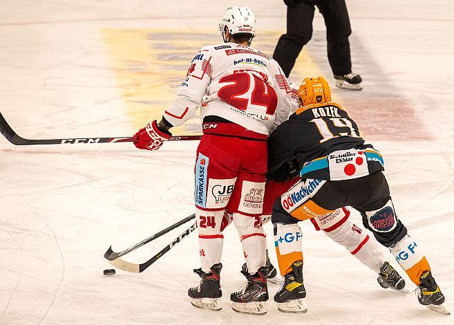 Andrew Kozek (Steinbach Black Wings 1992), Steven Strong (EC KAC) Black Wings Linz vs  EC KAC,  Eishockey, Bet at Home ICE Hockey League