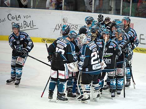 Linz feiert, EHC Liwest Black Wings Linz vs EC Red Bull Salzburg
