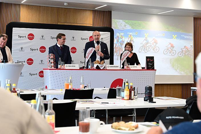 Wirtschafts- und Sport-Landesrat Markus Achleitner (Oberösterreich), Leiter Konzernkommunikation der Raiffeisenlandesbank OÖ Dr. Bernhard Marckhgott, Vzbgm. Linz  Karin Hörzing,  Pressekonferenz Int. Raiffeisen Oberösterreich Rundfahrt (UCI Kat. 2.2), Olympiazentrum Linz