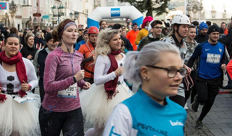 das Läuferfeld beim Silvesterlauf Linz
das LÃ¤uferfeld beim Silvesterlauf Linz