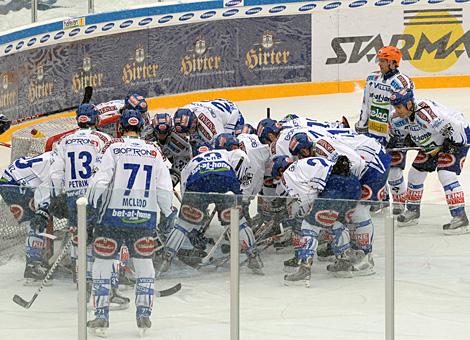 Der VSV vor MAtchbeginn im Stadion Klagenfurt