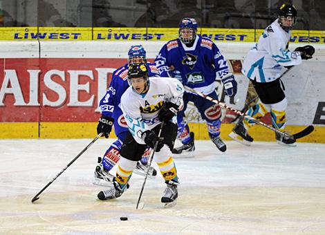 #13 Andreas Diesenreiter, Liwest Black Wings Linz im Angriff