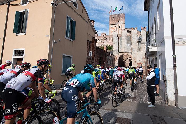  das peleton verlässt Cittadella Giro del Veneto UCI 1.1