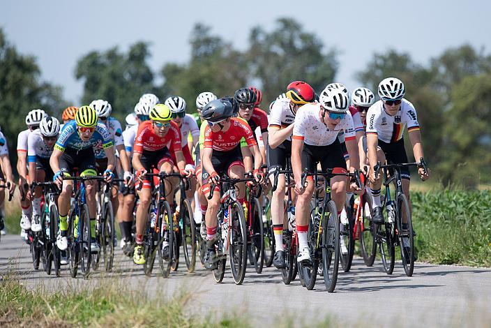 Das Feld der Fahrer bei Bad Wimsbach  46. Int. Keine Sorgen,  Junioren Rundfahrt UCI Kat. MJ 2.1, 3. Etappe Bad Wimsbach/Neydharting - Strass im Attergau