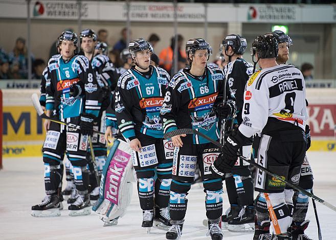 Linz feiert den Heimsieg EHC Liwest Black Wings Linz vs Dornbirn Bulldogs