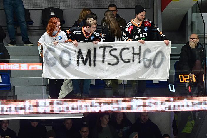 Fans von Jakob Mitsch (Steinbach Black Wings Linz), Weihnachtsspiel, Steinbach Black Wings Linz vs HC TIWAG Innsbruck - Die Haie , Linz AG Eisarena