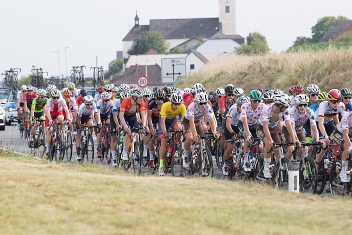 Im Gelben Trikot des Gesamtführenden Alec Segaert (BEL, Gaverzicht Be - Okay), im Feld bei Arnreit 46. Int. Keine Sorgen,  Junioren Rundfahrt UCI Kat. MJ 2.1, 2. Etappe Rohrbach - Rohrbach