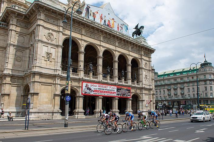 Die Ö-Tour auf der Wiener Ringstrasse bei der Staatsoper, 8. Etappe Podersdorf, Burgenland - Wien