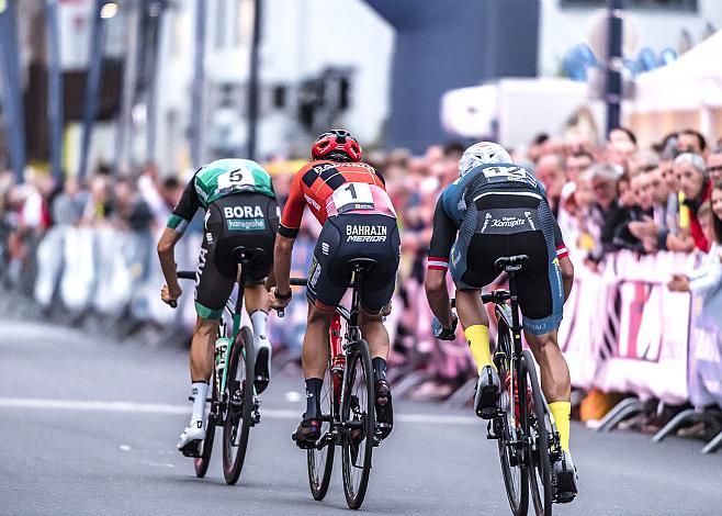Felix Grossschartner (AUT, Bora - Hansgrohe), Vincenzo Nibali (ITA, Bahrain Merida Pro Cycling Team), Matthias Krizek (AUT, Team Felbermayr Simplon Wels) Wels Innenstadtkriterium