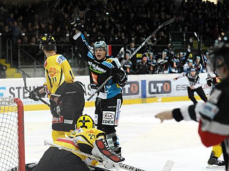 Bruian Lebler, Linz jubelt, EHC Liwest Black Wings Linz vs. UPC Vienna Capitals