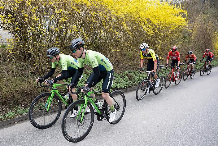 Jaka Primozic (SLO, Hrinkow Advarics), Timon Loderer (GER, Hrinkow Advarics), Moran Vermeulen (AUT, Team Vorarlberg)  Herren Elite, U23, Radliga, 62. Radsaison-Eröffnungsrennen Leonding, Oberösterreich