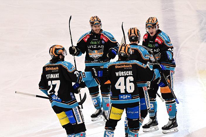 Die Steinbach Black Wings Linz feiern das Tor zum 1 zu durch Graham Knott (Steinbach Black Wings Linz),  Win2Day ICE Hockey League,  Steinbach Black Wings Linz vs EC Red Bull Salzburg,  Linz AG Eisarena 