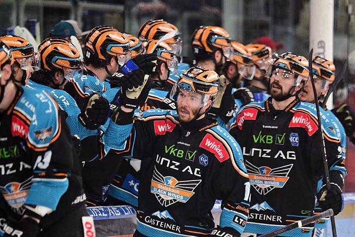 Ken Ograjensek (Steinbach Black Wings Linz) feiert das Tor zum 1 zu 1, Semifinale 4, Win2Day ICE Hockey League, 4. Semifinale, Steinbach Black Wings Linz vs EC KAC,  Linz AG Eisarena
