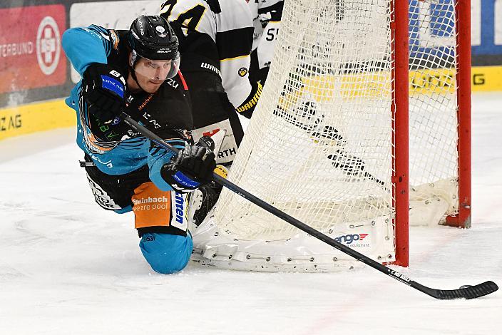 Brian Lebler (Steinbach Black Wings Linz) versucht sich am Empty Net,  28. Runde ICE, Steinbach Black Wings Linz vs HC Falkensteiner Pustertaler Wölfe, Linz AG Eisarena 