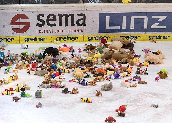 Teddy Bear Toss EHC Liwest Black Wings Linz vs Dornbirn Bulldogs
