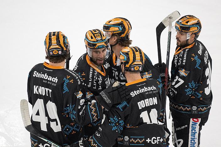 Jubel zum 2 zu o durch Brian Lebler (Steinbach Black Wings Linz)  Steinbach Black Wings Linz vs HK SZ Olimpija, 30. Runde, Trikot Movember, ICE Hockey League, Steinbach Black Wings Linz, Linz AG Eisarena