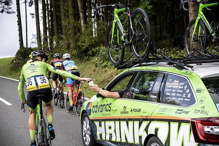 Adam Homolka versorgt Michael Konczer (AUT, Hrinkow Advarics Cycleang), 1. Mühlviertler Hügelwelt Classik, Königswiesen,  U23, Elite Damen und Herren