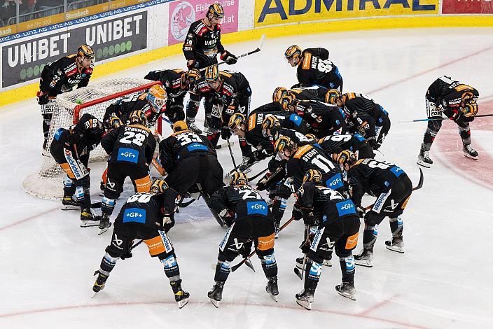 Das Team der Steinbach Black Wings Linz Steinbach Black Wings Linz vs HCB Südtirol Alperia, Viertelfinale, 4. Runde ICE Hockey League, Linz AG Eisarena 