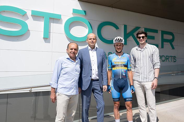 Paul Resch (Präsident LRV Oberösterreich), Riccardo Zoidl (AUT, Team Felbermayr Simplon Wels), 1. Etappe Eferding - Geinberg, Int. Raiffeisen Oberösterreich Rundfahrt UCI Kat. 2.2