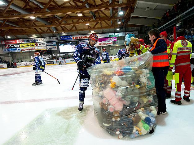 Teddy Bear Toss in Linz, EHC Liwest Black Wings Linz vs HDD Telemach Olimpija Ljubljana