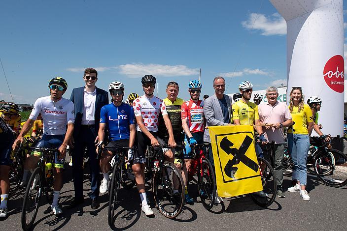 Start zur 2 Etappe beim Modehaus Stöcker, Eferding - Niederkappel,  Int. Raiffeisen Oberösterreich Rundfahrt UCI Kat. 2.2