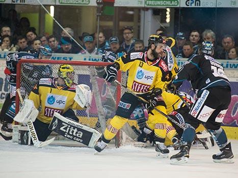 Marc Andre Dorion, Linz scort zum 2 zu 2 gegem Matthew Zaba, Vienna, EHC Liwest Black Wings Linz vs UPC Vienna Capitals 1. SF