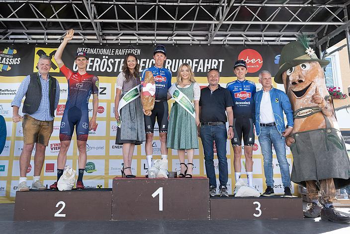 Podest Etappe, v.l. 2. Platz Jakub Otruba (CZE, ATT Investments), 1. Platz Timo Kielich (BEL, Alpecin-Deceuninck Development Team), 3. Platz Emiel Verstrynge (BEL, Alpecin-Deceuninck Development Team) 2. Etappe Wels - Bad Leonfelden, Int. Raiffeisen Oberösterreich Rundfahrt UCI Kat. 2.2