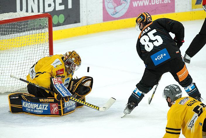 Tormann Tomas Sholl (HC Pustertal Wölfe), Michael Haga (Steinbach Black Wings Linz) Steinbach Black Wings Linz vs HC Pustertal Woelfe, 7. Runde ICE Hockey League, Steinbach Black Wings Linz, Linz AG Eisarena 