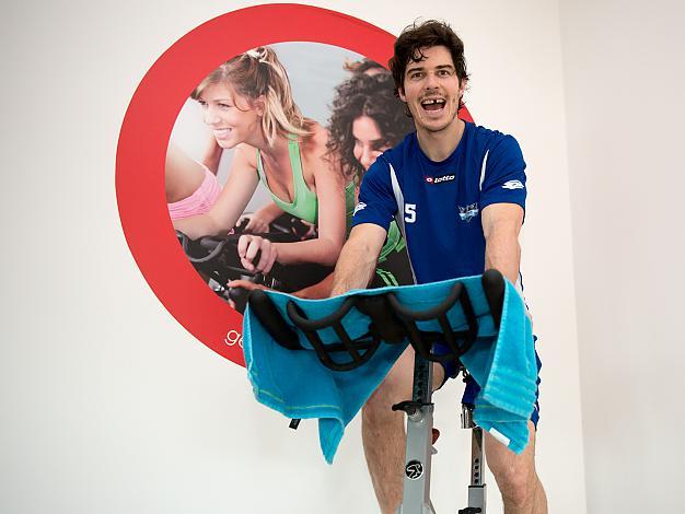 Franklin MacDonald beim Spinning Training im John Harris Fitnesscenter, Liwest Black Wings Linz