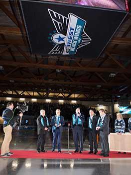 Eishalle Linz, Tribueneneroeffnung, EHC Liwest Black Wings Linz vs EC VSV, v.l. Landeshauptmann Josef Puehringer, Bgm. Klaus Luger, Di Erich Haider, Linz AG, Ing. Peter Freunschlag, Karl Egger, Fa. Kelit