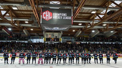 Das Team der Linzer, EHC Liwest Black Wings Linz vs Duesseldorfer EG