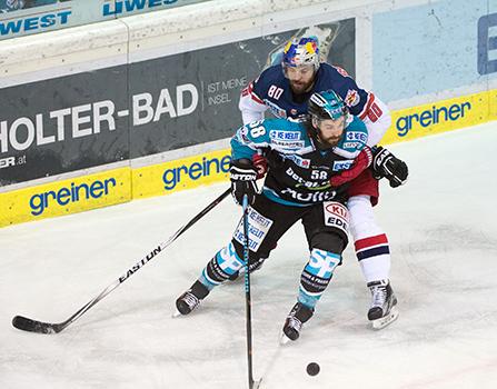 Sebastien Piche (EHC Liwest Black Wings Linz) und Zdenek Kutlak (EC Red Bull Salzburg), EHC Liwest Black Wings Linz vs EC Red Bull Salzburg, Platzierungsrunde
