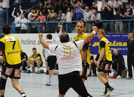  HLA, Semifinale, HC Linz AG vs A1 Bregenz Handball der Linzer Uwe Schneider jubelt.