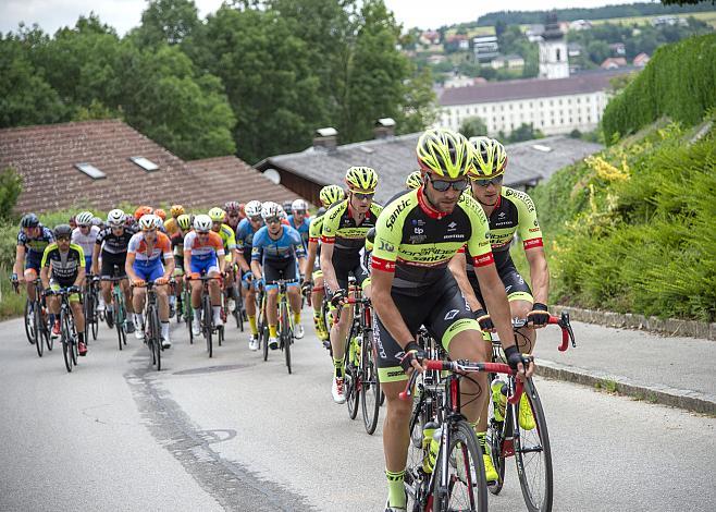 Das Feld bei KremsmÃ¼nster, 3. Etappe Traun - Ternberg, Radsport 10. Int. OOE Rundfahrt  