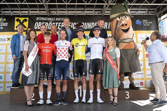 Die Trikotträger v.l. Sebastian Putz (AUT, Tirol KTM Cycling Team), Bergtrikot Daan Soete (BEL, Team Deschacht - Group Hens - Containers Maes), Timo Kielich (BEL, Alpecin-Deceuninck Development Team) Emiel Verstrynge (BEL, Alpevin-Deceunink Development Team),  Paul Resch (Präsident LRV Oberösterreich), 2. Etappe Wels - Bad Leonfelden, Int. Raiffeisen Oberösterreich Rundfahrt UCI Kat. 2.2