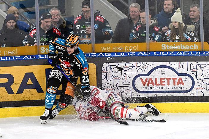 Patrick Söllinger (Steinbach Black Wings Linz), Daniel Mantenuto (HCB Suedtirol Alperia),  Win2Day ICE Hockey League,  Steinbach Black Wings Linz vs  HCB Südtirol Alperia,  Linz AG Eisarena