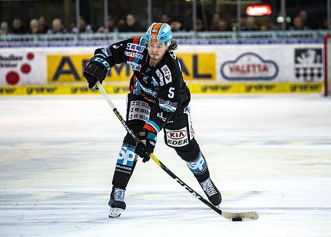 Im Bild: Raphael Wolf (EHC Liwest Black Wings Linz),  Eishockey,  EHC Liwest Black Wings Linz vs Graz 99ers