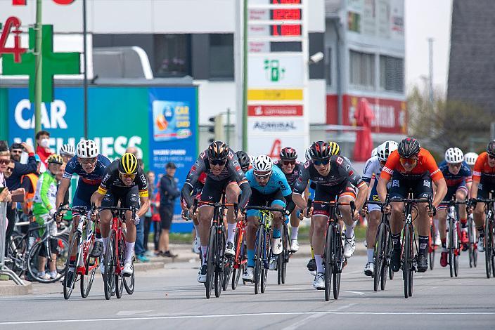 Massensprint mit dem Sieger Matevz Govekar (SLO, Tirol KTM Cycling Team) Elite Herren, 69. Kirschblütenrennen Wels, Oberösterreich