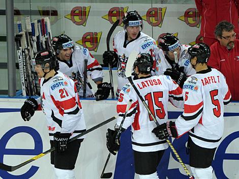 Team Austria feiert. Oesterreich und Team Ukraine  