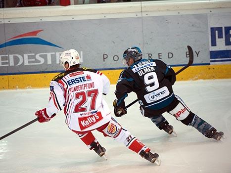 Jason Ulmer Linz und Thomas Hundertpfund, KAC, EHC Liwest Black Wings Linz vs EC KAC