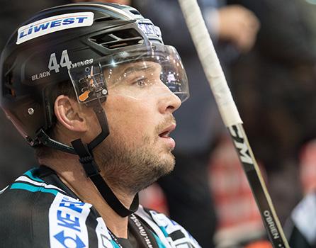 Shane O Brian (EHC Liwest Black Wings Linz)  EHC Liwest Black Wings Linz vs HC TWK Innsbruck Die Haie