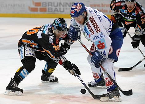 Brad Purdie Liwest Black Wings Linz und Nathan Robert Di Casmirro EC VSV