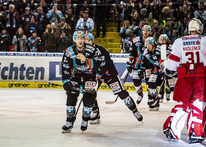 Andreas Kristler (EHC Liwest Black Wings Linz), feiert das Tor zum 2 zu 1, Eishockey,  2. Viertelfinale EHC Liwest Black Wings Linz vs EC KAC