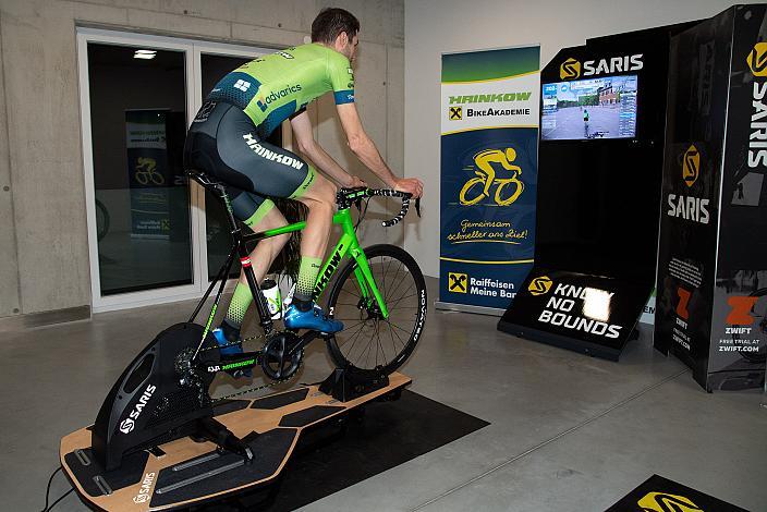 Jonas Rapp (GER, Hrinkow Advarics Cycleang) trainiert auf dem Saris Smarttrainer, Herren Elite, UCI Continental, Raiffeisen Hrinkow Bike Akademie