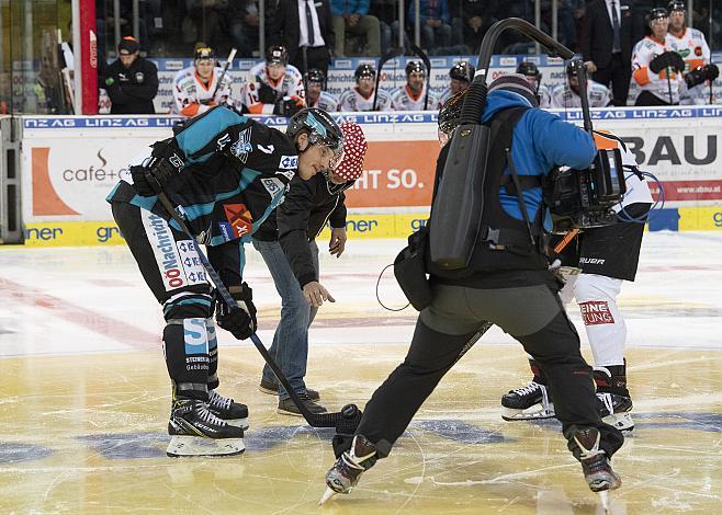  Ehrenbully Franz Wamser, EHC Liwest Black Wings Linz vs Moser Medical Graz 99ers