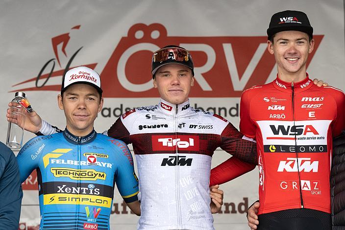 Podest Radliga Rennen Kufstein 2. Platz. Mario Gamper (AUT, Team Felbermayr Simplon Wels) , Sieger Emanuel Zangerle (AUT, Tirol KTM Cycling Team), 3.Platz Philipp Hofbauer (AUT, WSA KTM Graz pb Leomo), Radsport, Herren Radliga, Kufstein, Tirol, Radliga Finale 2022 