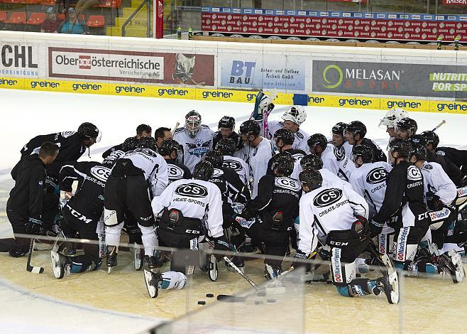 Head-Coach Troy Ward (EHC Liwest Black Wings Linz) und das Team  EHC Liwest Black Wings Linz