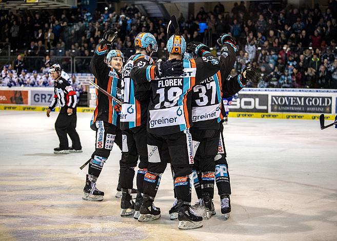 Im Bild:  Linz feiert das 4 zu 0, Eishockey,  EHC Liwest Black Wings Linz vs EC Panaceo VSV
