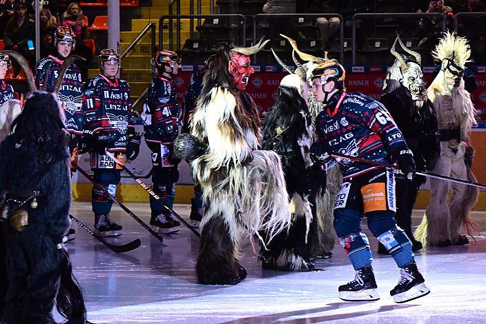 Perchten in der Linzer Eishalle, Niklas Bretschneider (Steinbach Black Wings Linz), Brodi Stuart (Steinbach Black Wings Linz),  Steinbach Black Wings Linz vs Hydro Fehervar AV19, Weihnachtstrikot ICE Eishockey Liga, Linz AG Eisarena