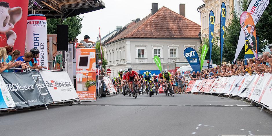 Etappensieger Leo Kerschbaumer (AUT, Team Österreich) sprintet in Rohrbach, 46. Int. Keine Sorgen,  Junioren Rundfahrt UCI Kat. MJ 2.1, 2. Etappe Rohrbach - Rohrbach